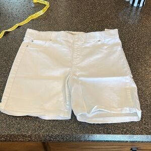Liverpool Los Angeles White Bermuda Shorts